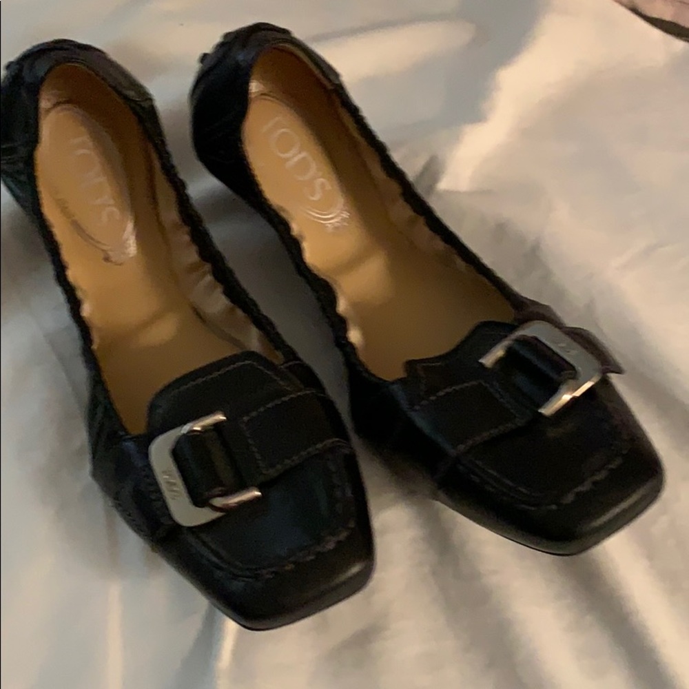 Tod’s black drivers